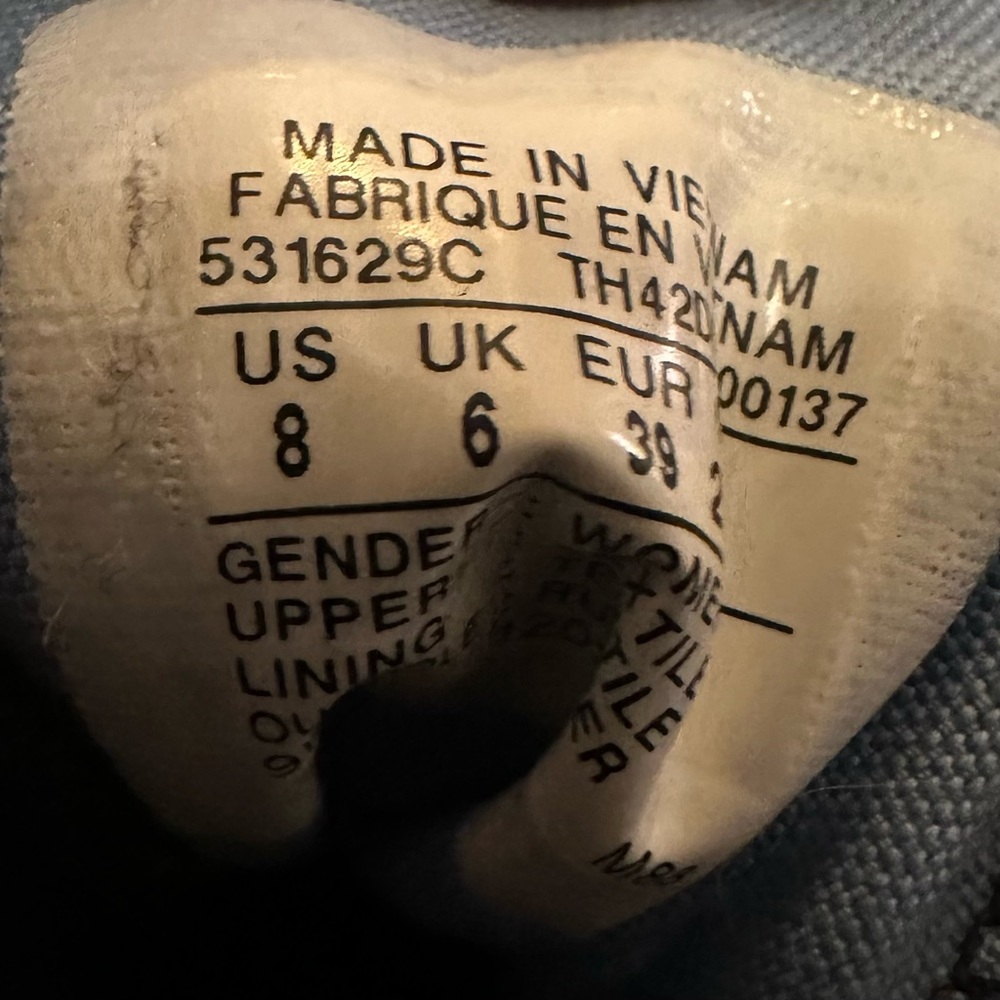 Woman’s All Star Converse Sneakers size 8 - Picture 4 of 5